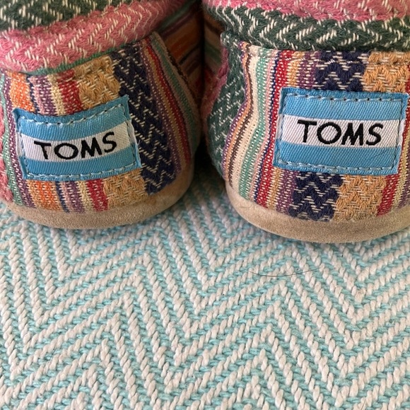 Toms size 8 women’s Colorful Striped Canvas Slip-Ons - fair condition - Picture 6 of 15
